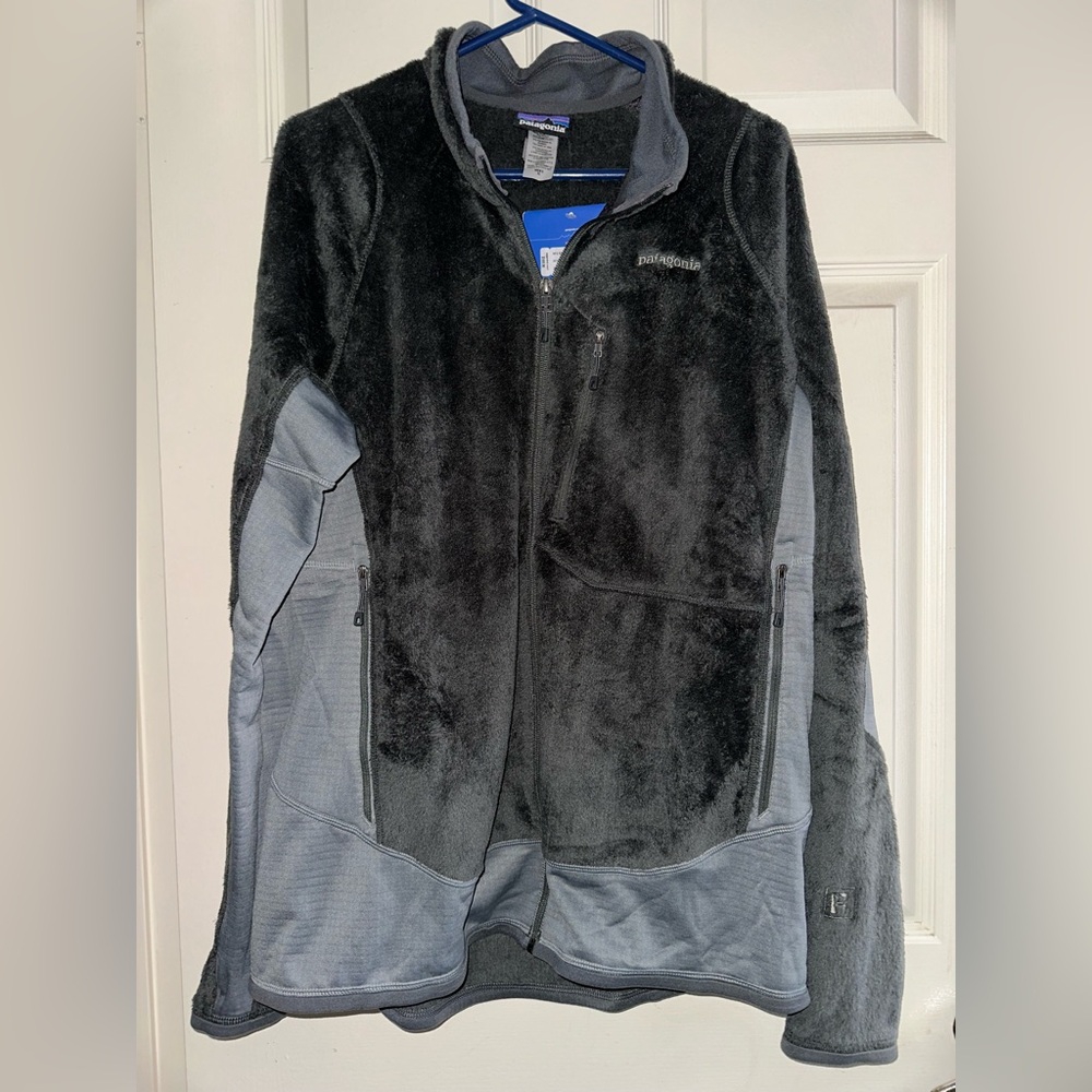 BNWT PATAGONIA MENS R2 jacket